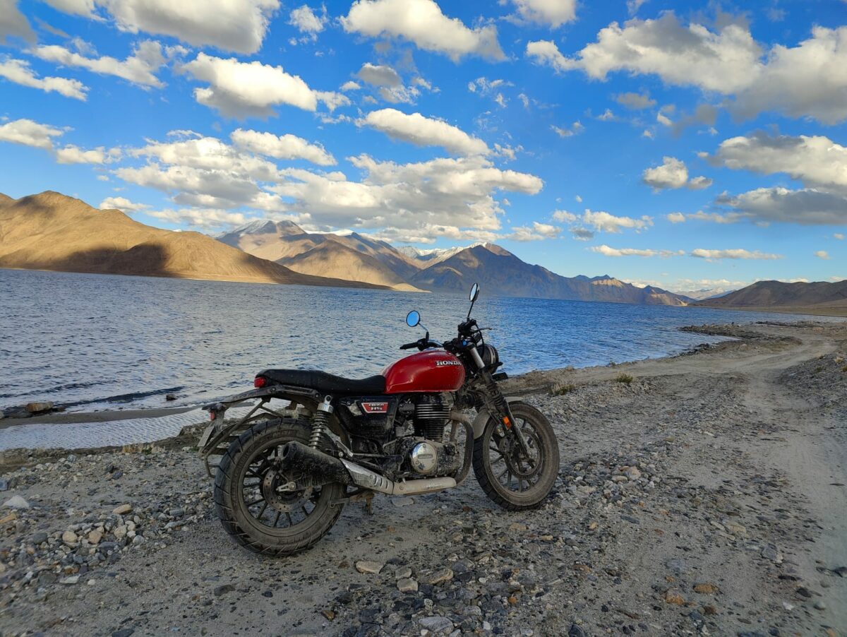 Panging Tso lake bike