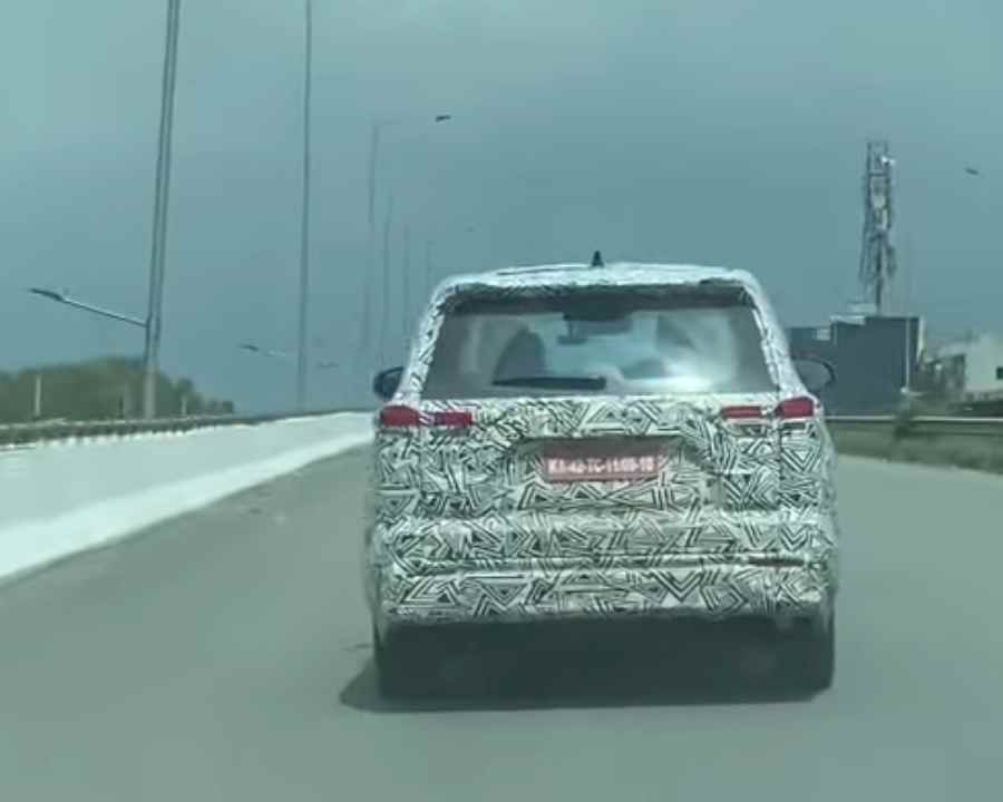Toyota Innova Hyrcoss spied rear
