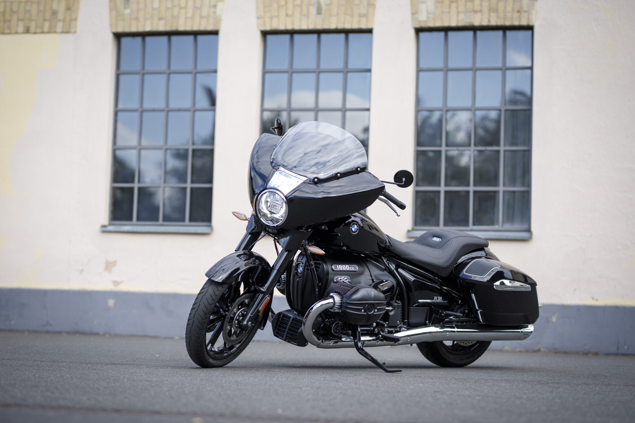 BMW launches R 18 Transcontinental Cruiser | Motoroids