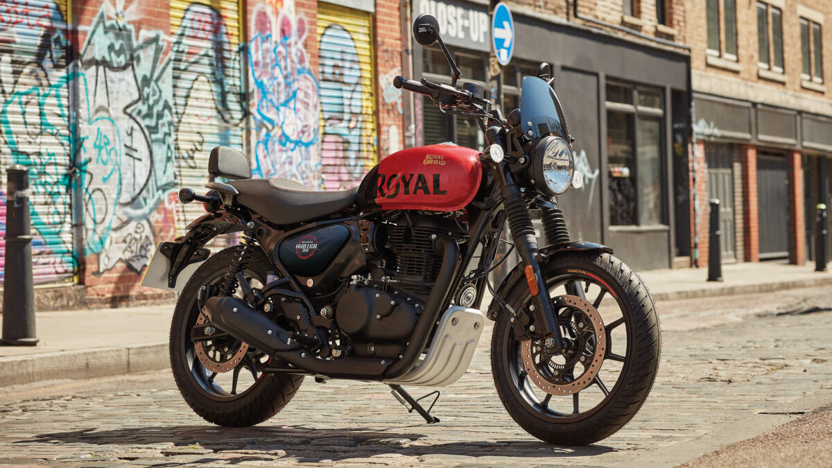 Royal Enfield Hunter 350 in Rebel Red