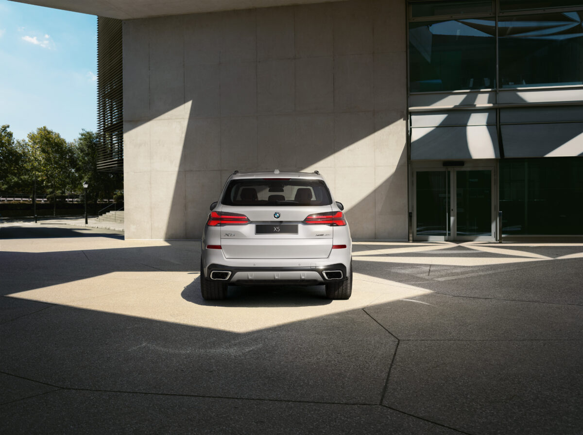 The rear look of the new BMW X5 Facelift