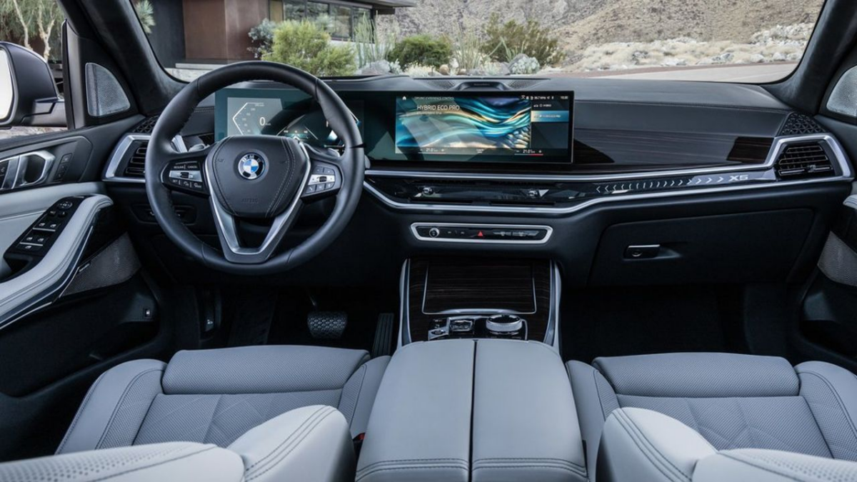 The interior of the new BMW X5 Facelift