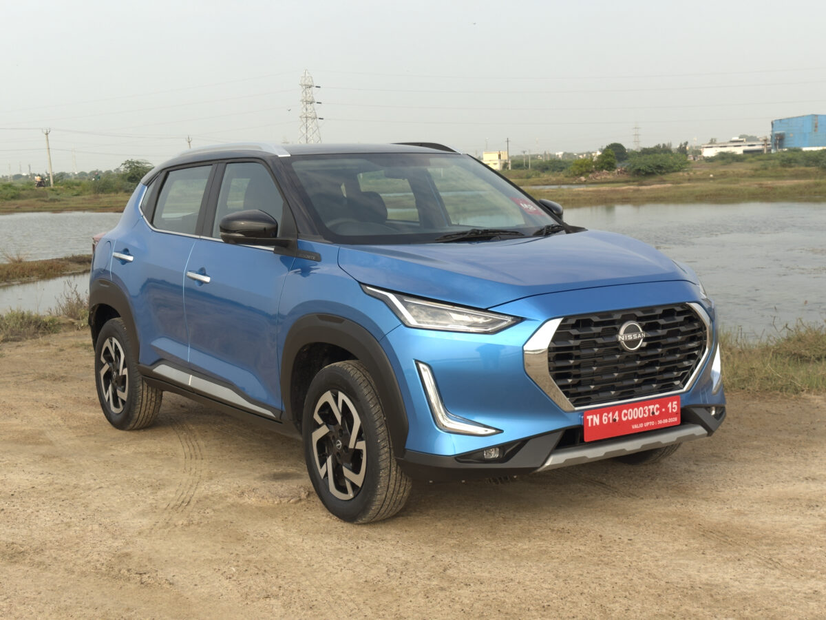 Nissan Magnite Vivid Blue Black dual-tone roof